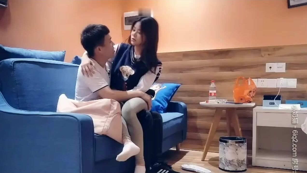 Đôi tình nhân trẻ mới bắt đầu học cách làm tình